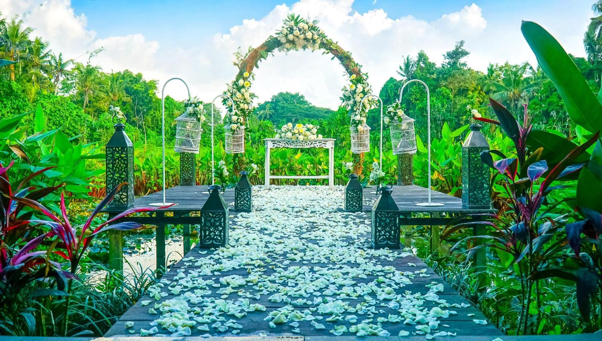 מלון אובוד Tejaprana Bisma - Chse Certified מראה חיצוני תמונה The Chapel of the Flowers
